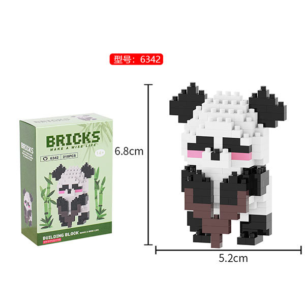 6342 Panda grimpant aux arbres