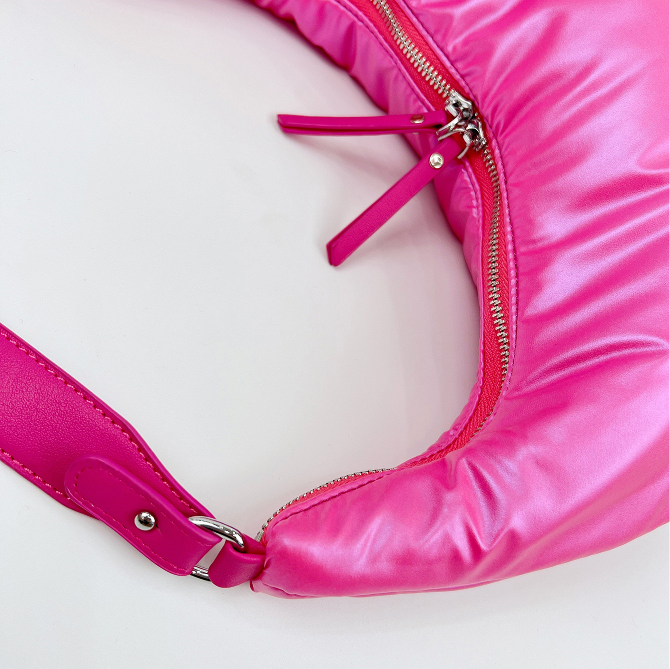 Women's Small Nylon Solid Color Leopard Vintage Style Pillow Shape Zipper Shoulder Bag display picture 20