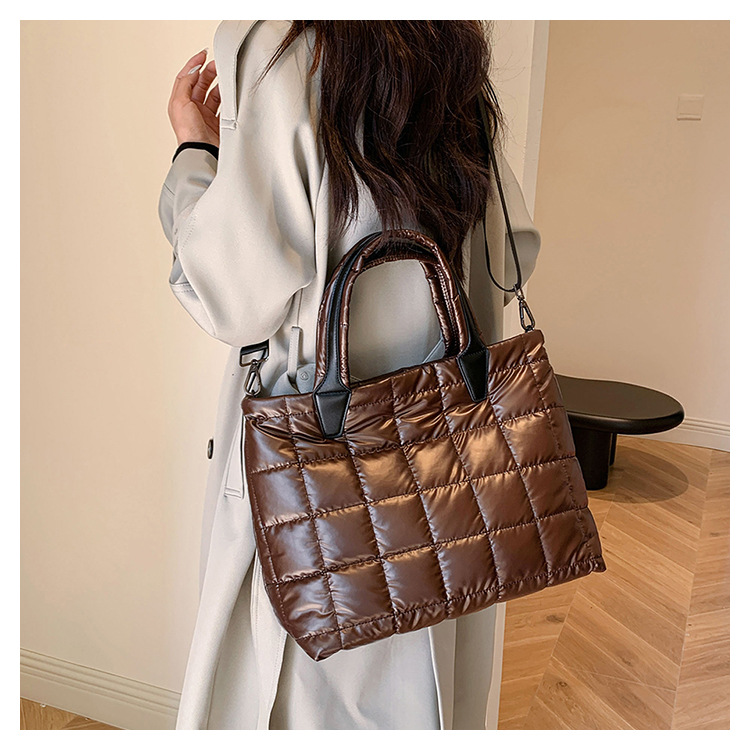 Bolso de mano acolchado de algodón de gran capacidad para mujer, nuevo bolso de moda 2024, bolso cruzado de hombro de alta gama para ir al trabajo
