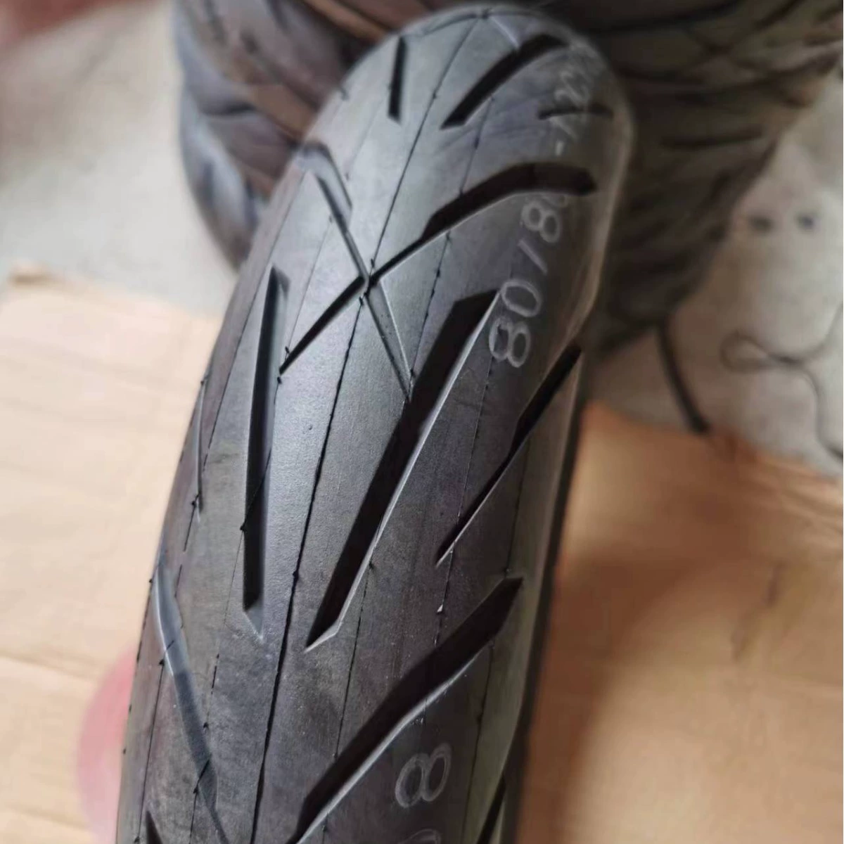 Утолщение 2,50-10 белые проволоковые вакуумные шины 14*2,5 вакуумные шины 80/80-10 вакуумные шины для электромобилей