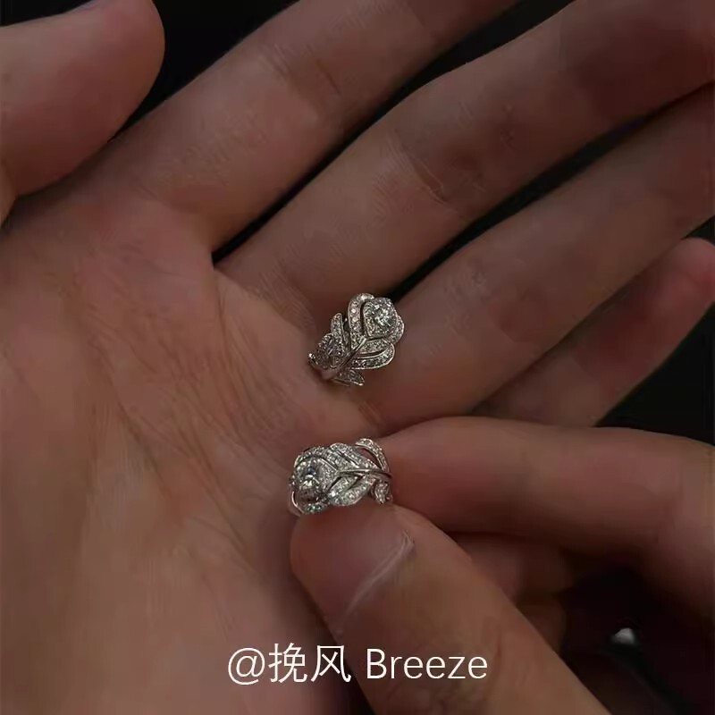 爆闪满钻银色羽毛耳扣灵动精致气质小众高级感耳饰|undefined
