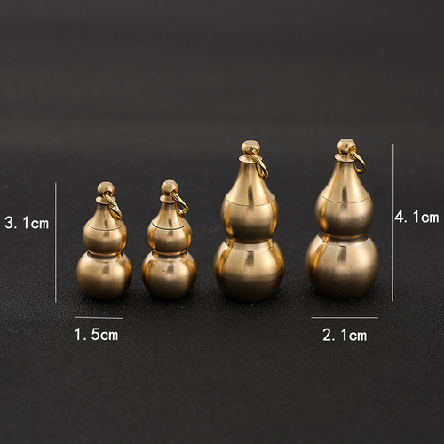 The upper opening of the small brass hollow gourd can be opened to hold things. The large pure copper hollow gourd can hold cinnabar.
