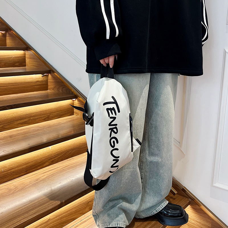 Bolsa de pecho de marca de moda ins 2024 nueva pareja de gran capacidad estilo occidental bolsa de pecho de hombro con textura bolsa de mensajero de moda