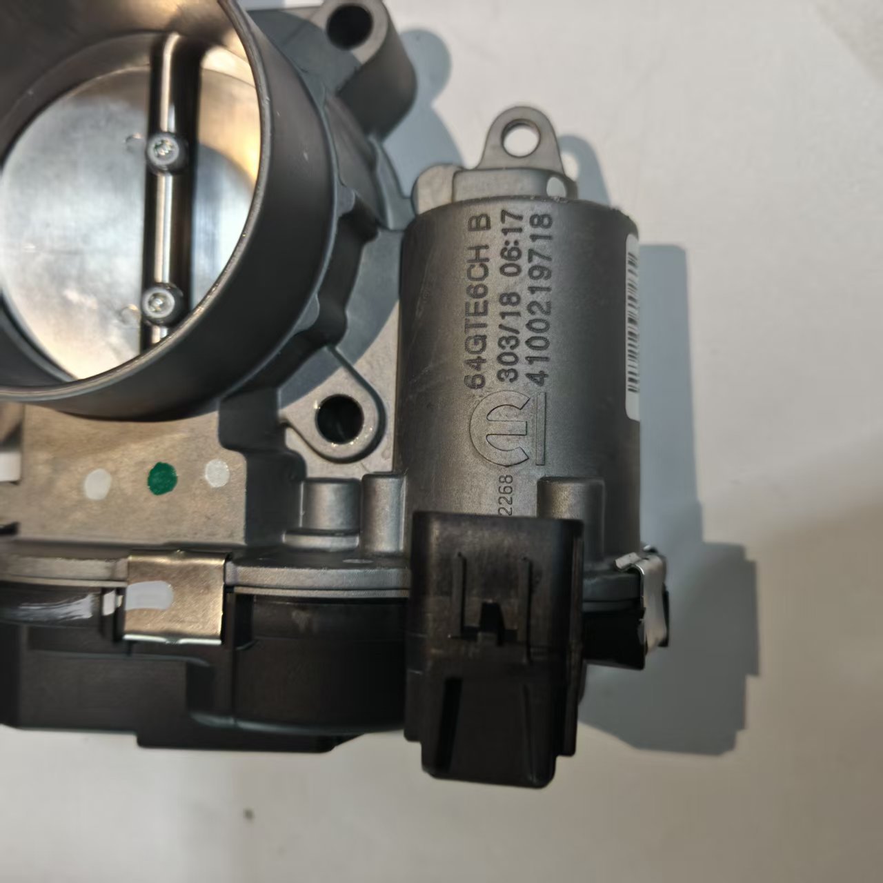 Throttle body is suitable for the imported Jeep Cherokee and GAC-FCA Cherokee 04891970AD