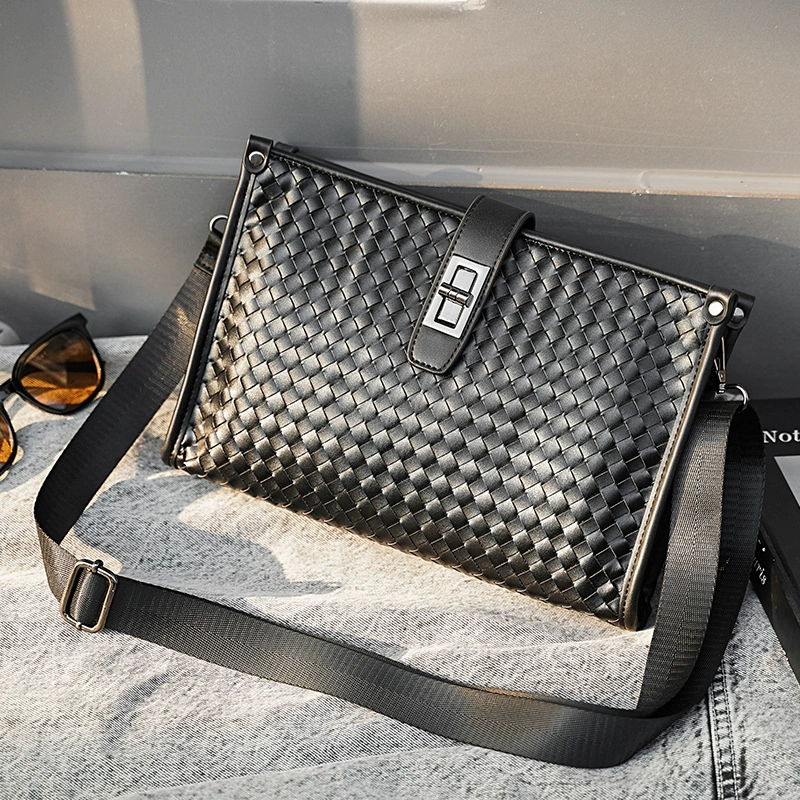 Качественная плотная универсальная маленькая сумочка через плечо