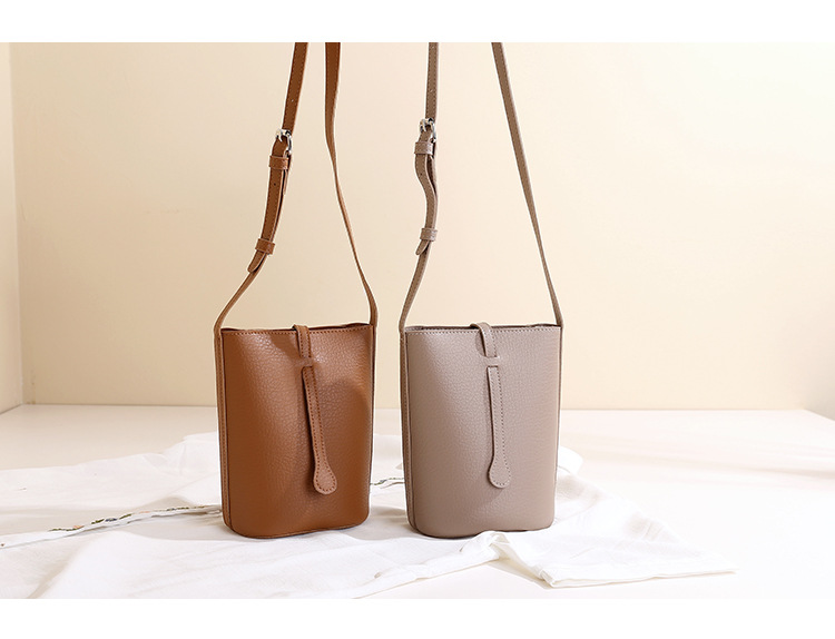 Women's Pu Leather Solid Color Basic Bucket Zipper Buckle Phone Wallets display picture 1