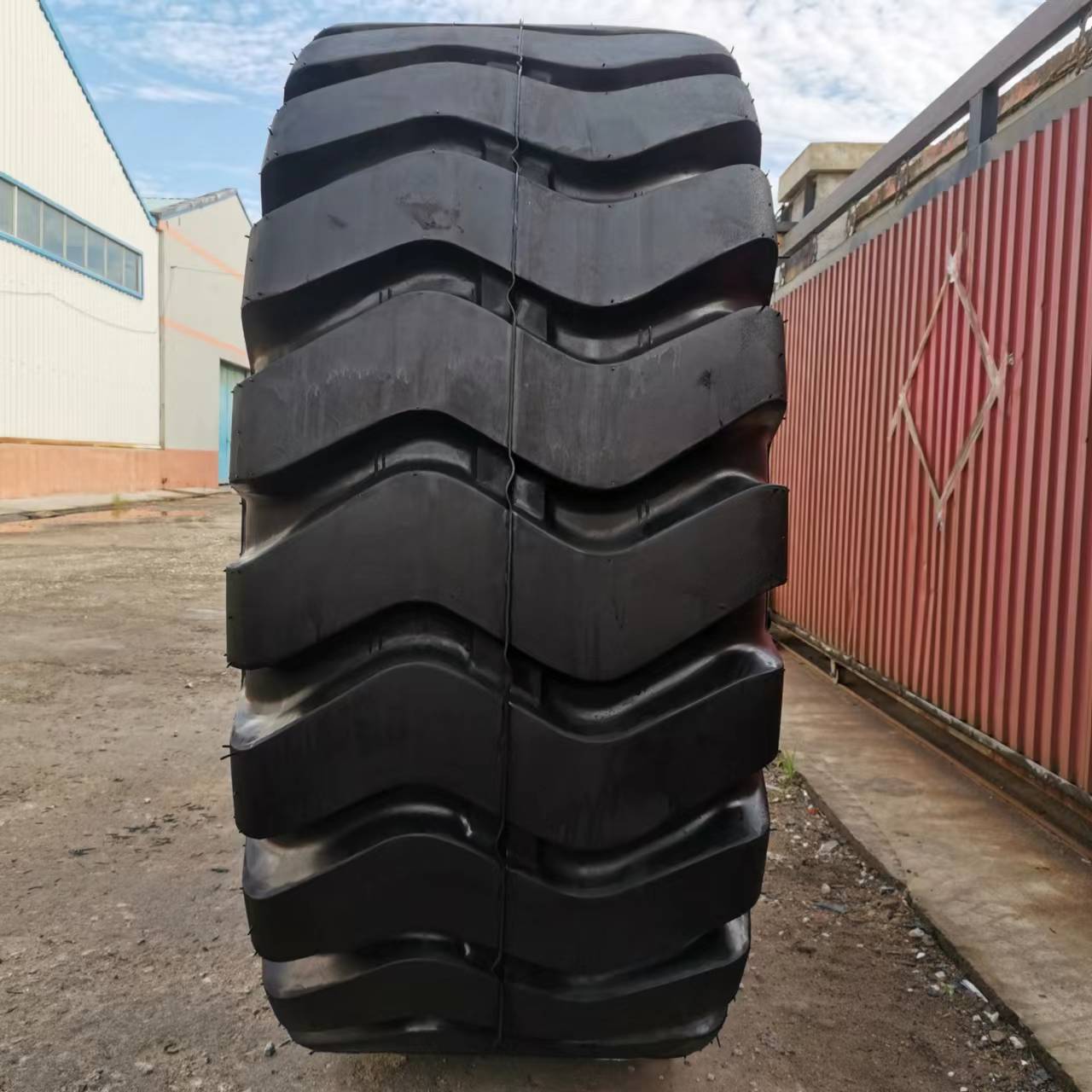 厂家供应26.5-25工程机械轮胎 装载机斜交轮胎 现货 批发零售