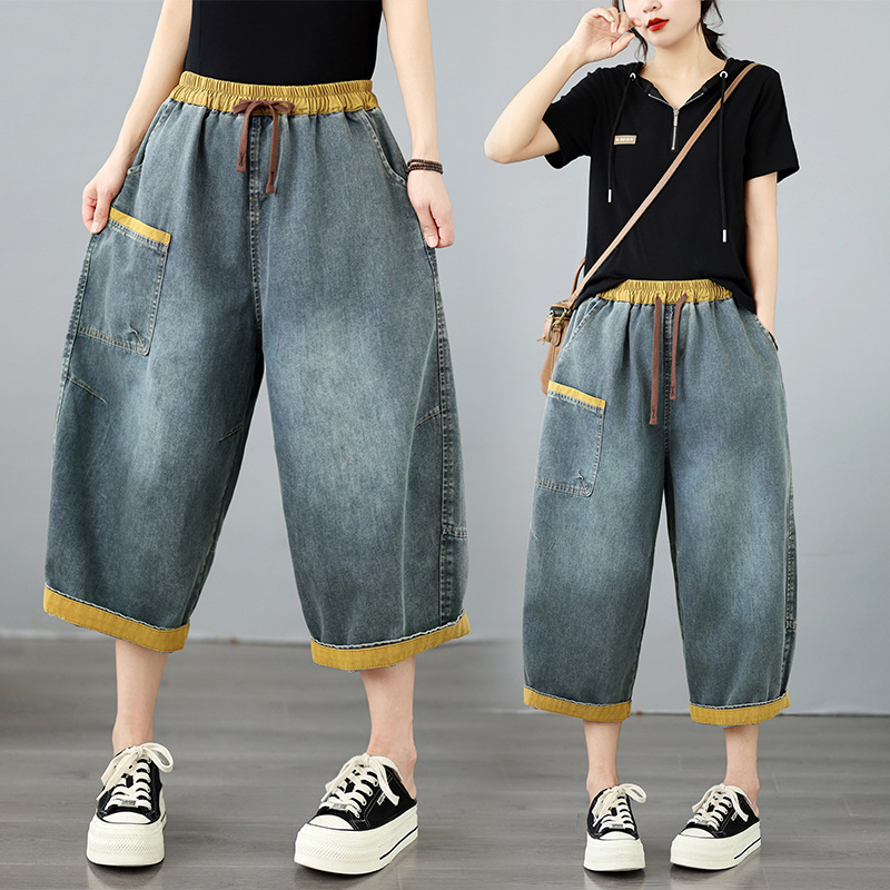 Real Shot of Plus-Size Girl's New Summer Style Loose-Fitting, Slimming, Color-Blocked, Elastic Waist, Printed Denim Capri Pants