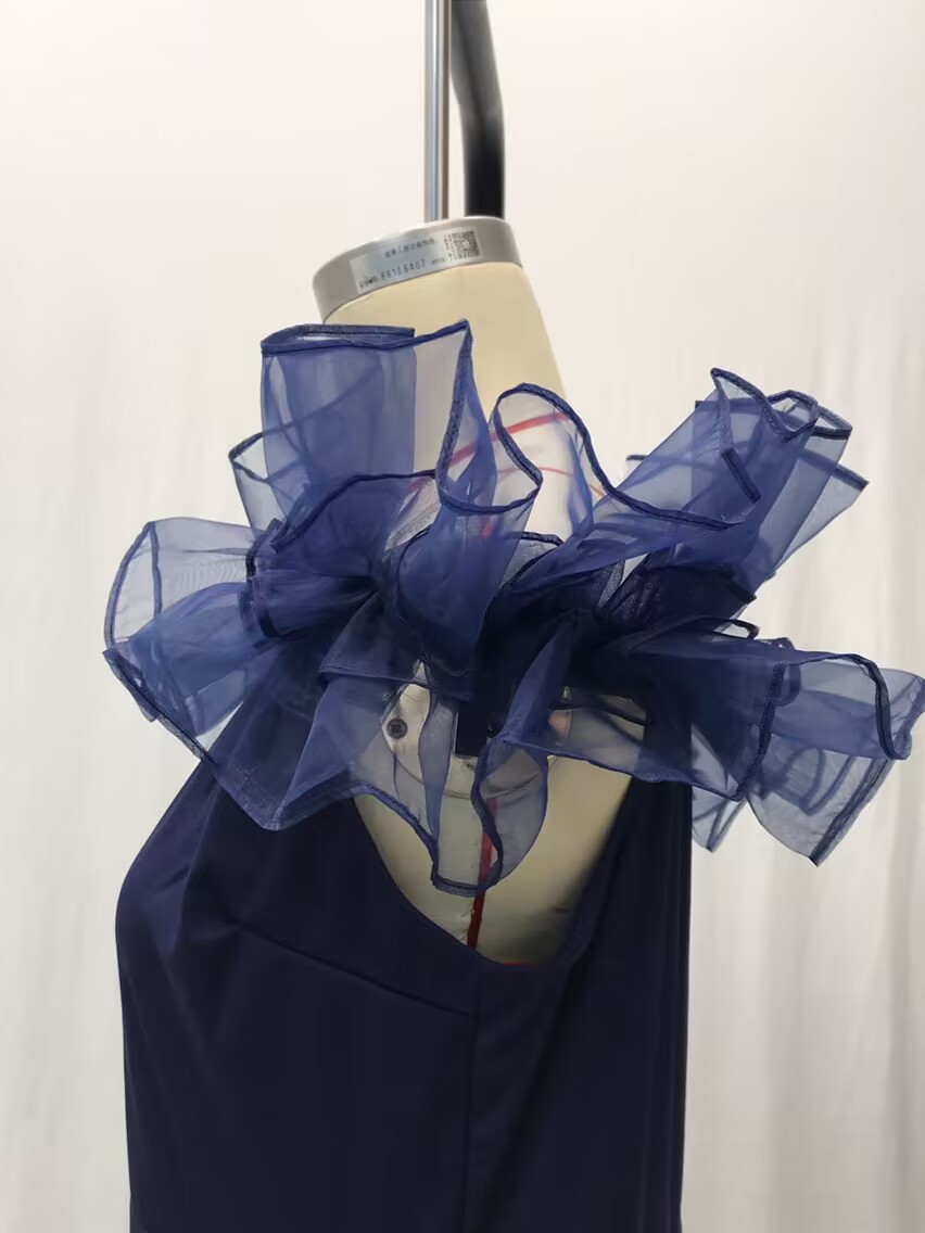 Elegantes Damen Strickkleid Mit Ein-schulter-schnitt Und Rüschen_voghion.com