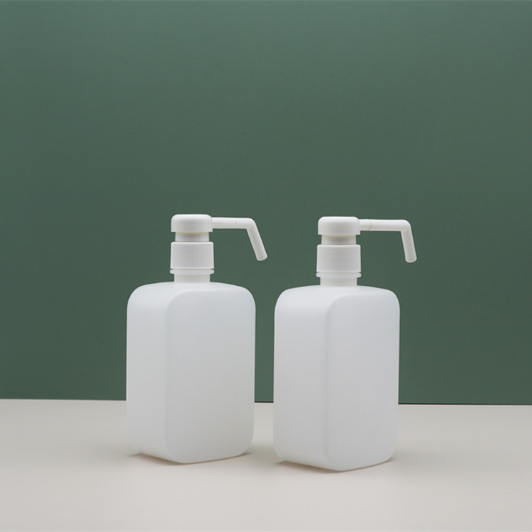 HDPE blanco plano cuadrado de plástico de boca larga de mango largo cabeza de la bomba botella de spray 500ml botella desinfectante de lavado de manos desechable