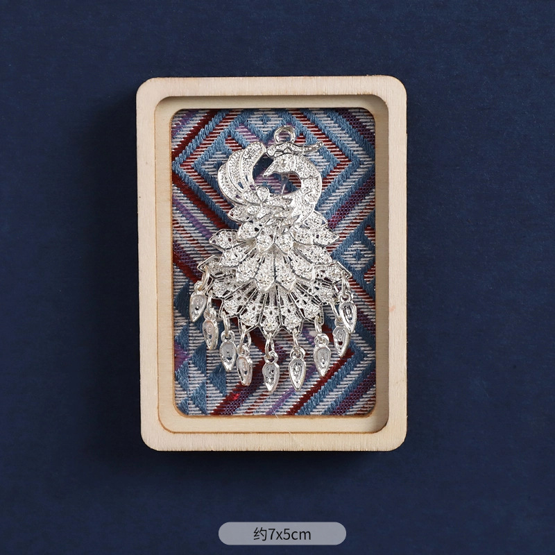 45-Zhuang Brocade Refrigerator Magnet (Peacock Tassel)