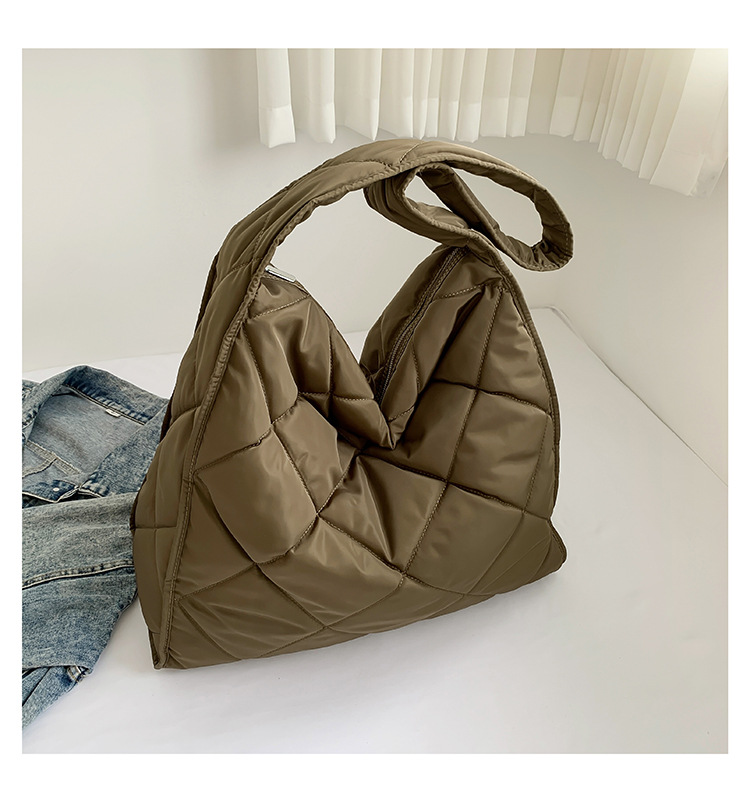 Women's Large Pu Leather Solid Color Lingge Streetwear Square Zipper Shoulder Bag display picture 26