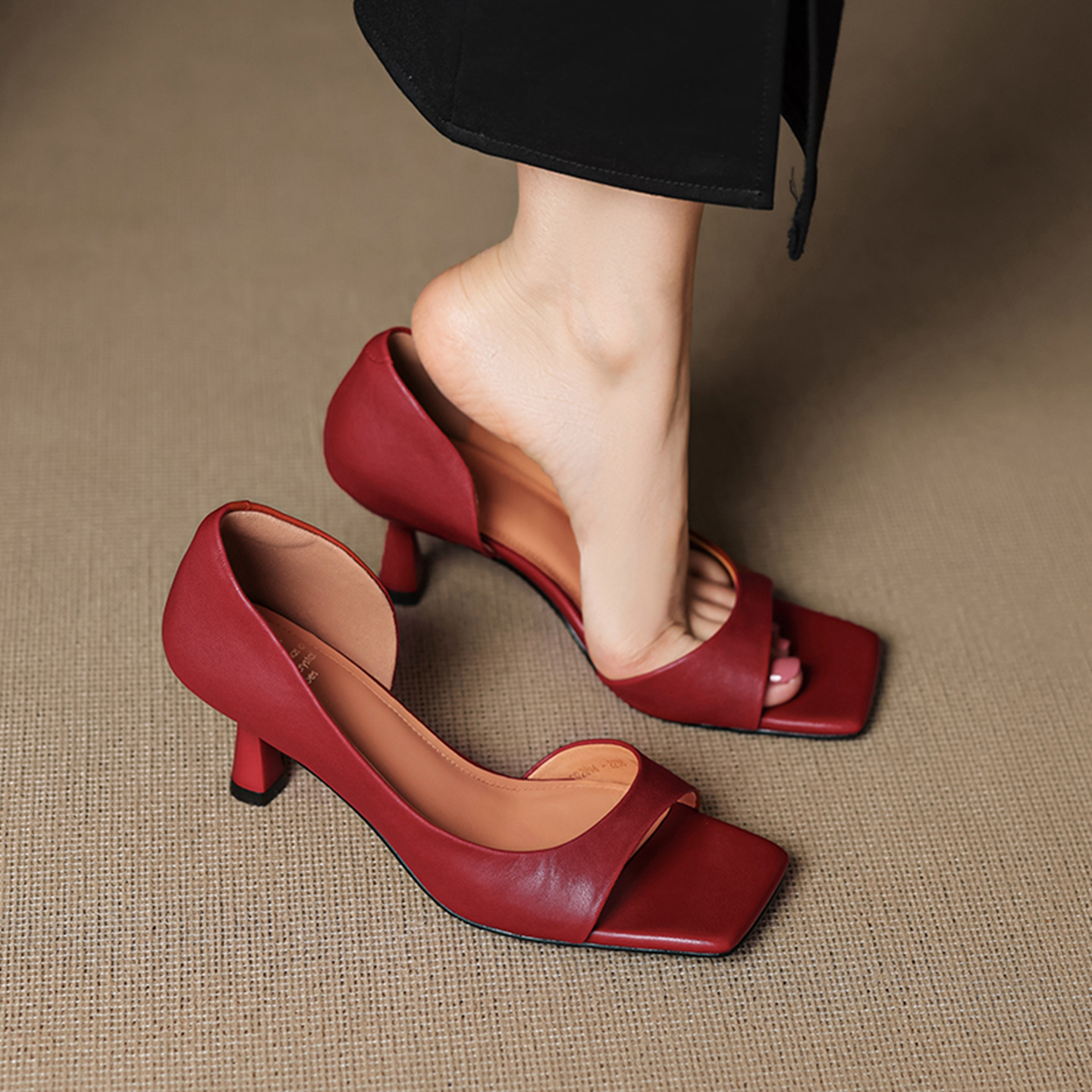 Sandal cao gót nữ hở mũi mũi vuông gót nhỏ 6 cm phong cách Hàn Quốc — đen