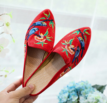 拖鞋 雙鳥綉花中國風水墨畫 仿絲綢尖頭女單鞋休閑散步鞋