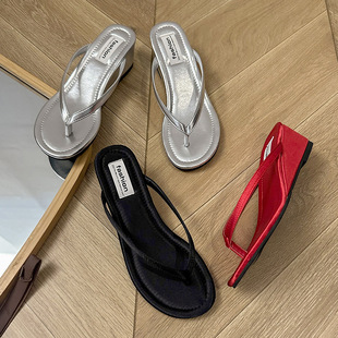 2025 New Summer Style French Retro Thick-Soled Flip-Flops Thong Wedge Sandals Skirt Wear Beach Sandals Slippers