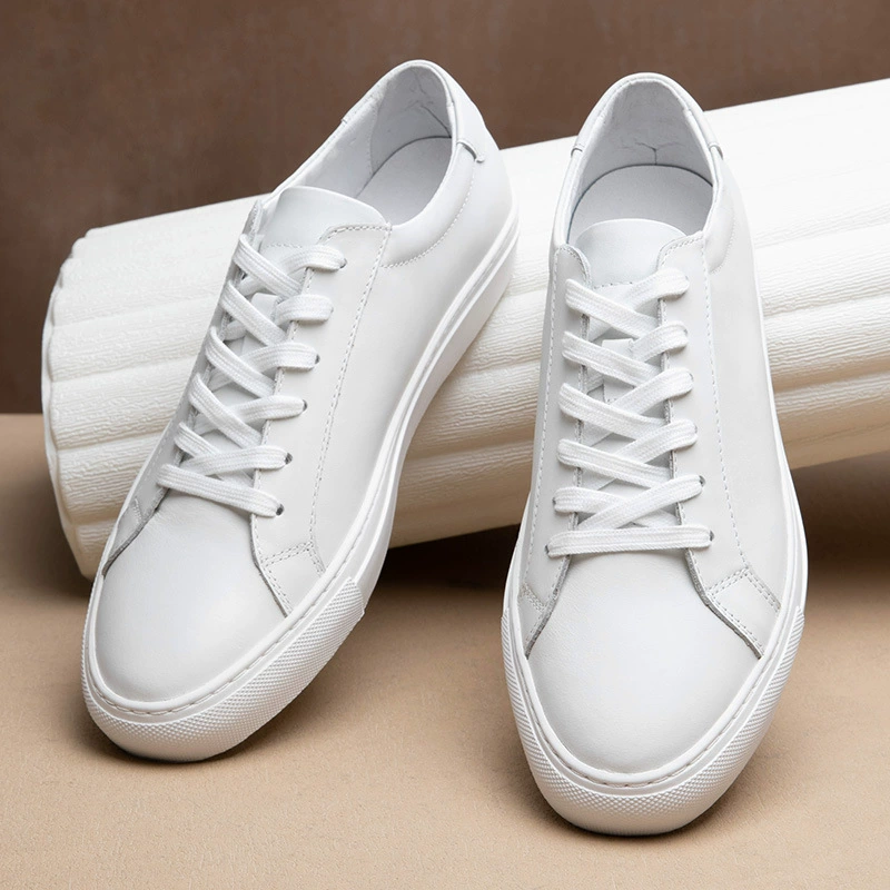 Мужская обувь 2025 весна дышащая кожаная маленькая белая обувь мужская корейская белая обувь повседневная дикая мода повседневная белая доска обувь