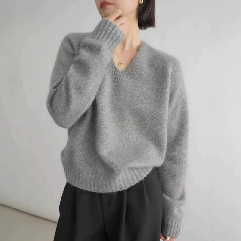 Demi-season woolen sweater, long-sleeve, cashmere colored knitted sleeves for leisure, V-neckline, loose fit