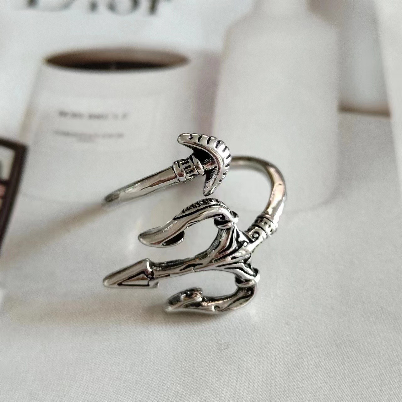 (2개) 유럽과 미국의 새로운 은도금 해왕성 삼지창 잘생긴 반지, 개성, 다용도, 복고풍 및 트렌디한 소년용 오프닝 조절 가능 반지