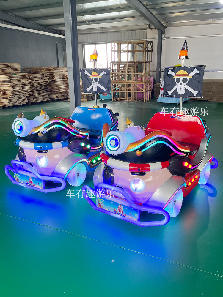 Gran barco pirata de cuatro ruedas, carro de choque, cabina cuadrada para padres e hijos, kart para niños, carro de atracción para adultos dobles.