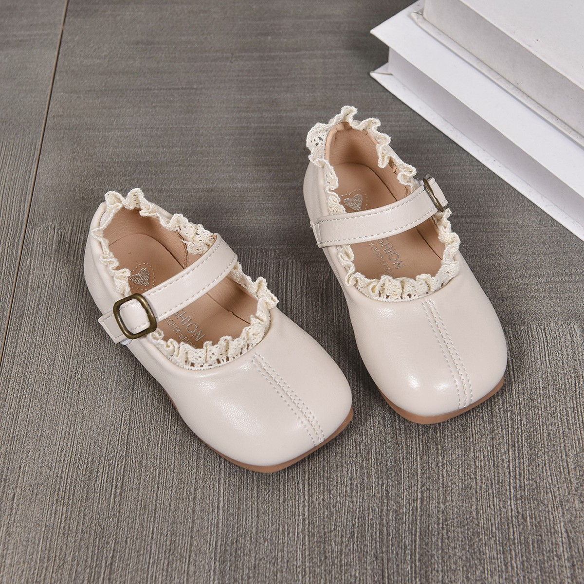 Zapatos de cuero de niñas 2025 primavera nuevos zapatos infantiles zapatos princesa de suela suave primavera y verano zapatos de mujer Bao Niño image 2