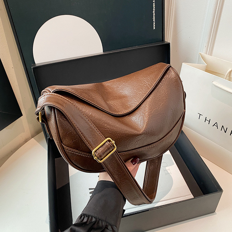 2025夏季新款直播爆款洋气简约斜挎大容量跨境月亮包外贸单肩女包