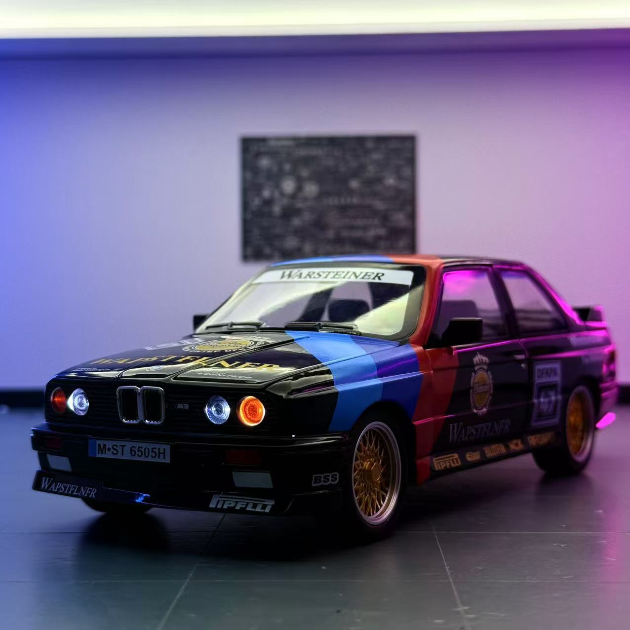 Coche a modelo de coche 1:24 Baoma M3 versión de la carretera coche deportivo de aleación modelo de sonido decoración de coche de juguete de retorno