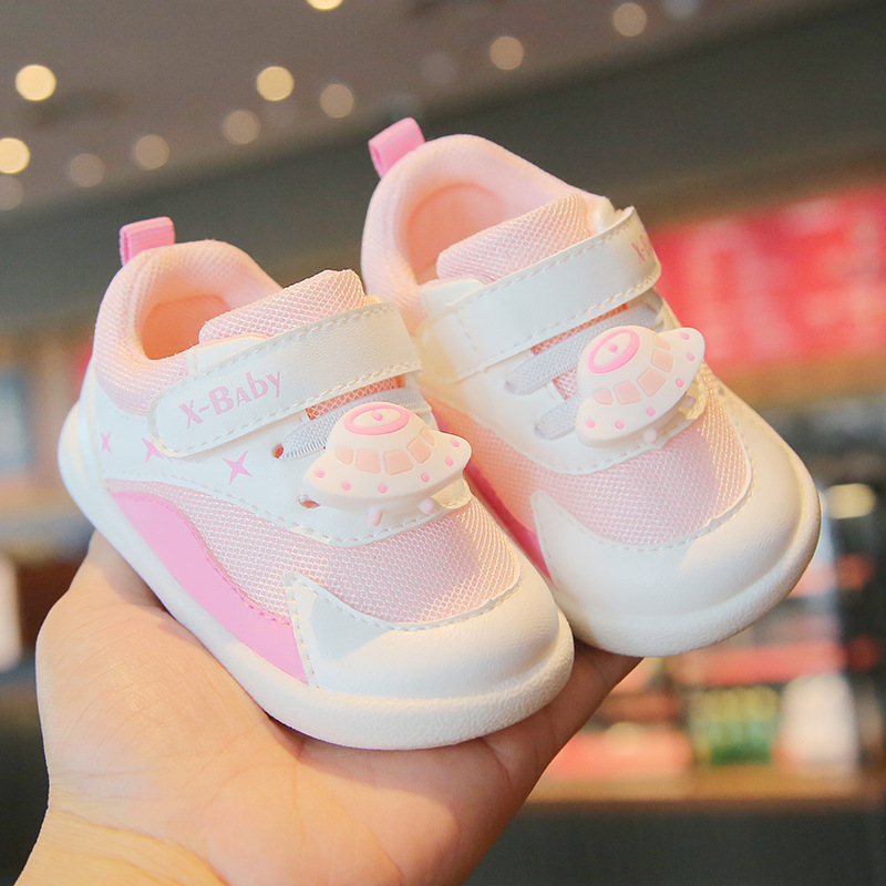 Zapatos de bebé de primavera Zapatos de malla transpirable para niños Zapatos de niño de dibujos animados para niños 0-3 años de edad zapatos de velcro de fondo suave para niños