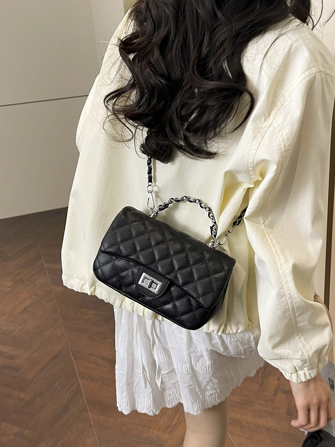 Moda de cadena de diamante bolso de mano para mujeres 2026 nuevo estilo transfronterizo de alta humedad de moda lujosa bolsa de mochila