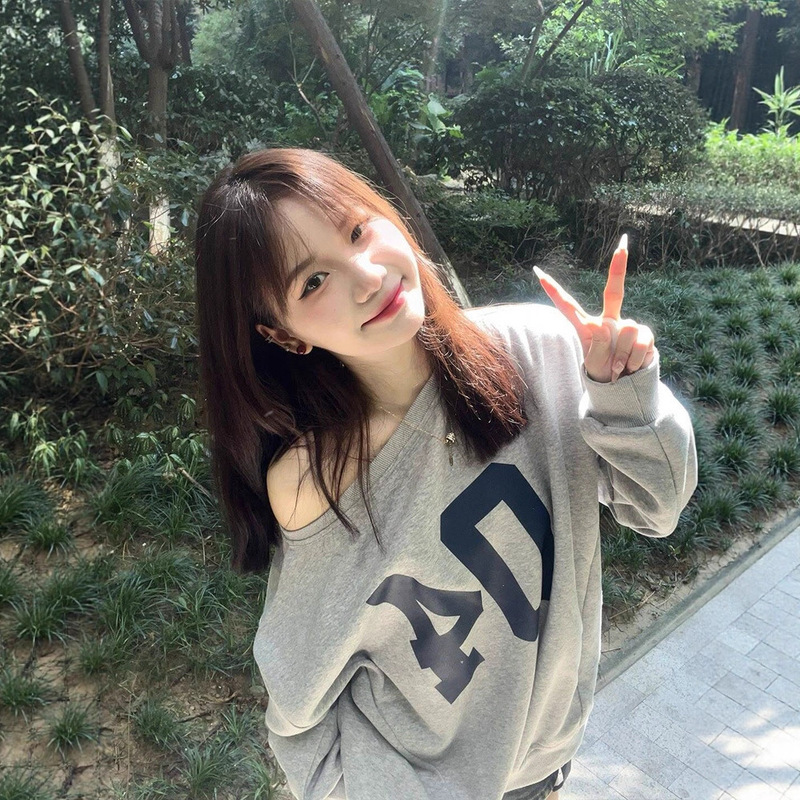 美式辣妹斜肩数字设计感长袖卫衣女2025秋季新款纯欲宽松露肩上衣|undefined