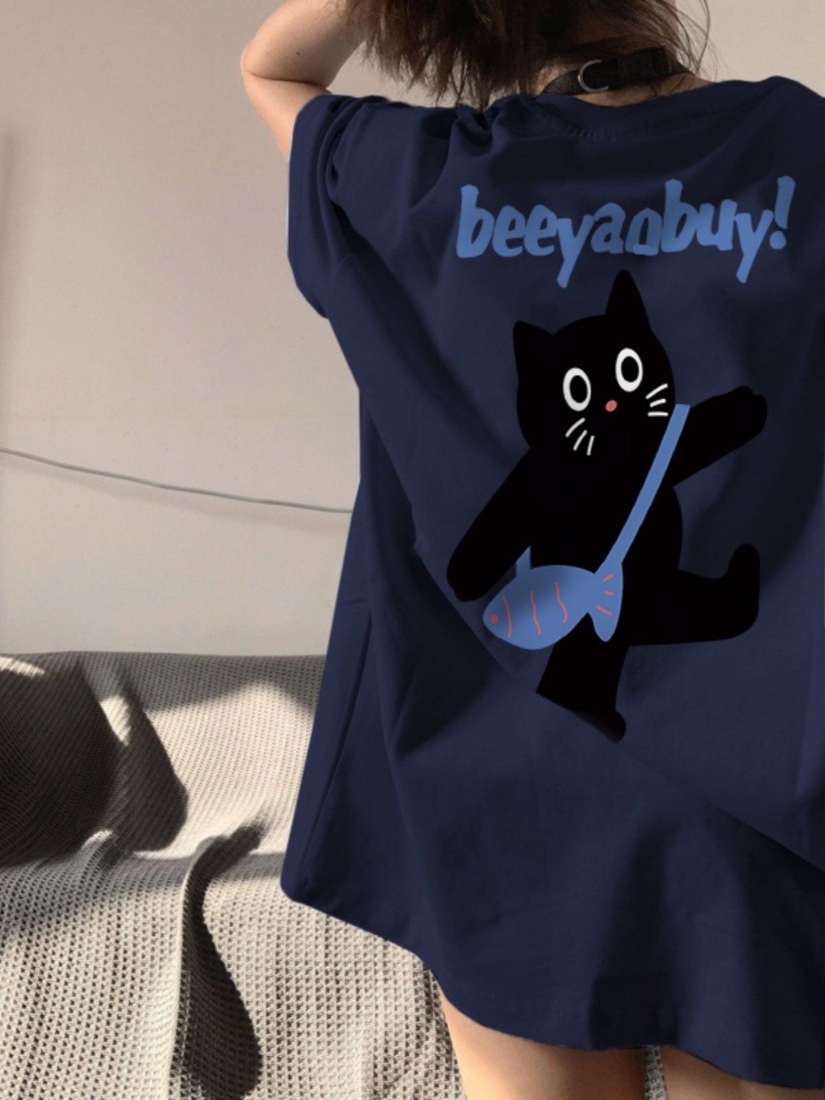 Qadın üçün tünd mavi oversize qısaqol köynək, yay üçün