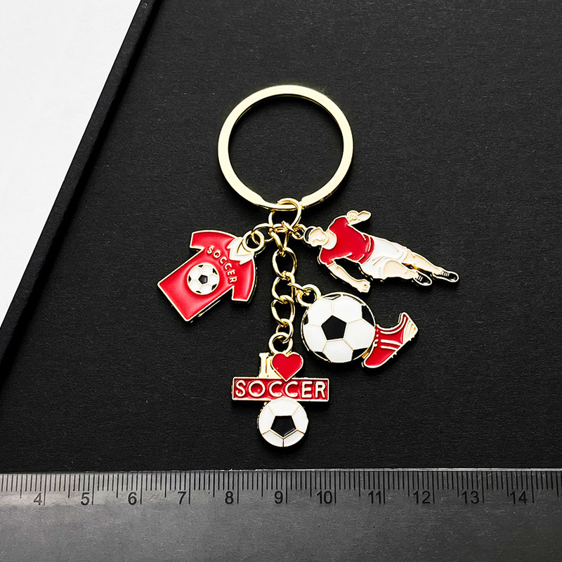 国境を越えてよく売れています。サッカー選手のユニホーム靴のキーホルダーは金属部品のワールドカップの周辺プレゼントです。|undefined