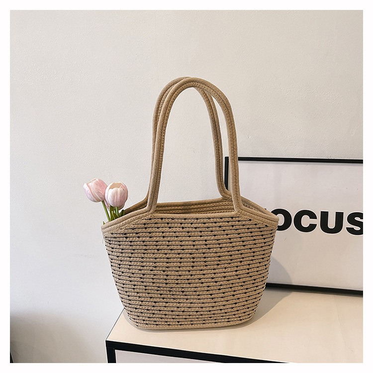 A trendy and stylish underarm bag for summer, a simple single-shoulder bag for women, and a fashionable, casual, and high-quality bag undefined