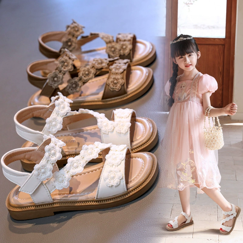 Сандалии для девочек Корейская версия цветочных кроссовок принцессы с открытым носком 2025 новая детская девушка мягкая подошва нескользящая пляжная обувь