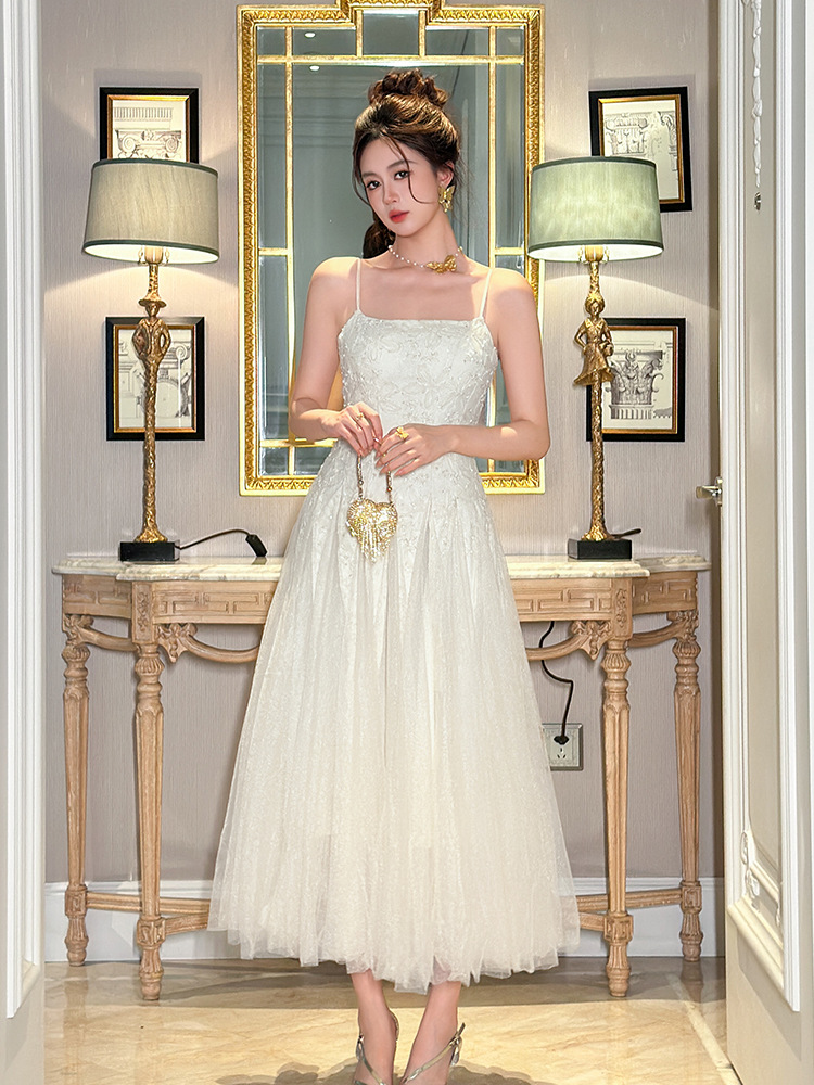 Váy lưới dây đeo vai nữ thiết kế Pháp phối ren thắt eo dài — mơ