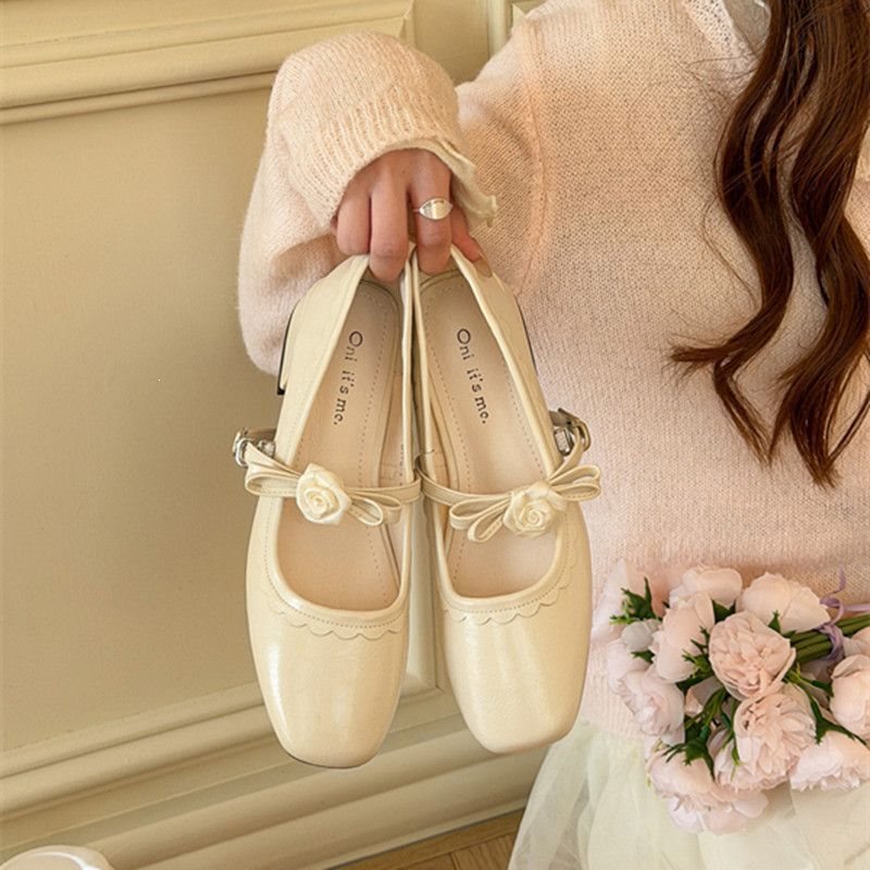 Flower-Shaped Single Shoes That Make Your Legs Look Longer, Fairy-Like and Gentle Style, Women's Square-Toe Chunky Heel Mary Jane Shoes, Gentle and Matching with Skirts, High Heels Flower-Shaped Single Shoes That Make Your Legs Look Longer, Fairy-Like and Gentle Style, Women's Square-Toe Chunky Heel Mary Jane Shoes, Gentle and Matching with Skirts, High Heels