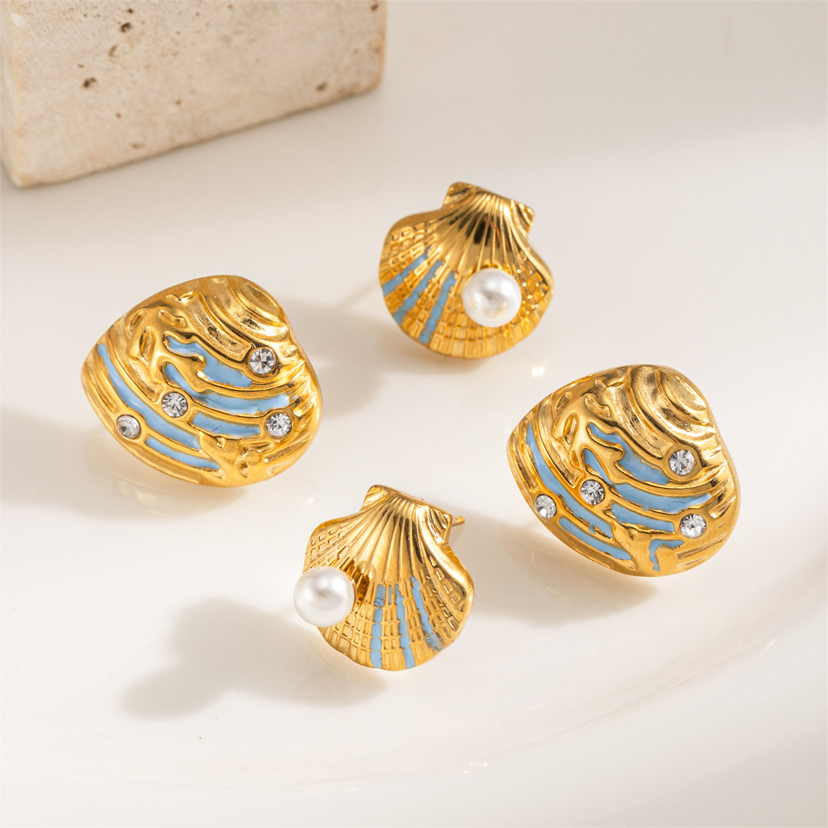 Taena Pendientes de acero inoxidable europeos y americanos Pendientes de concha de todo fósforo de moda simple y de alta gama Joyería explosiva transfronteriza de lujo ligero