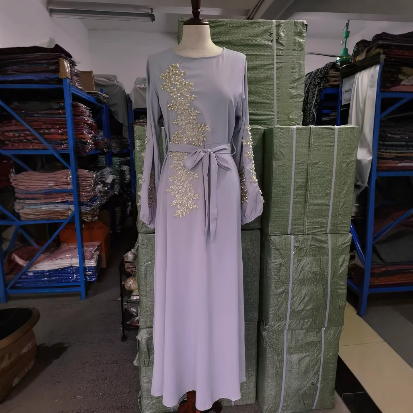 Factory direct supply of Yiduoduo 3D lace beaded long dress with a fitted waist, style number 20373, lantern sleeve dress.