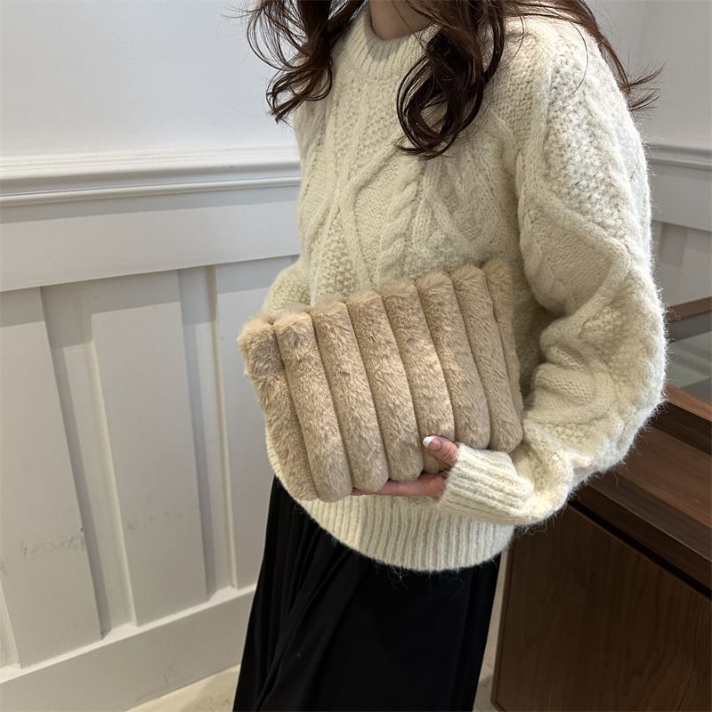 Otoño y invierno nicho versátil nuevo peluche 2024 nuevo este año popular bolso de cambio bolso de mano bolso de mujer