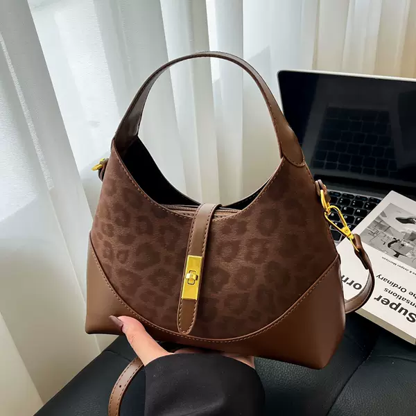 High-End Color-Blocking Niche Design Women's Bag 2026 New Dumpling Bag Versatile Commuter Handbag Fashionable Dumpling Bag