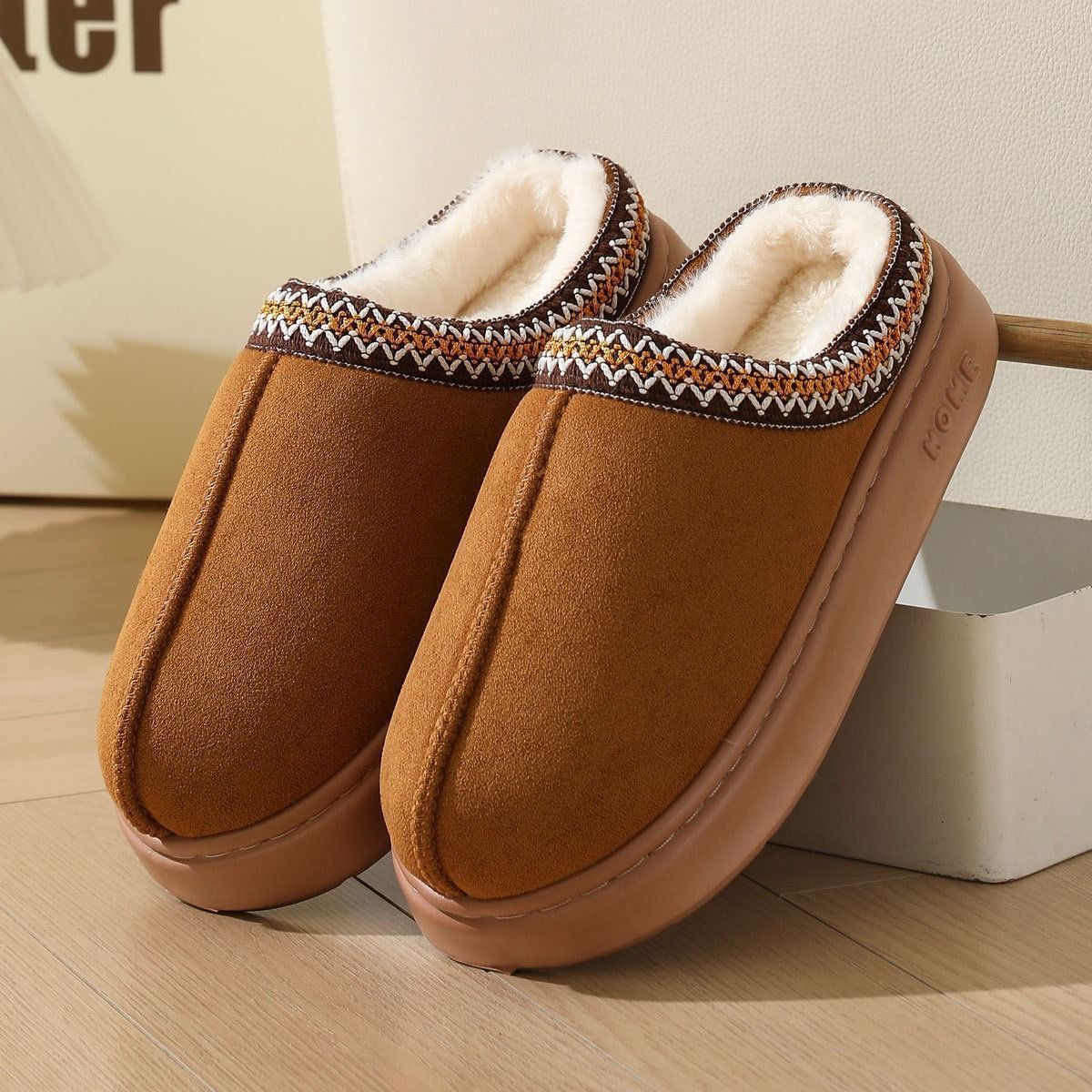 Zapatillas de peluche nuevas zapatillas de algodón de invierno anti-deslizante de invierno para mujeres y hombres. image 8