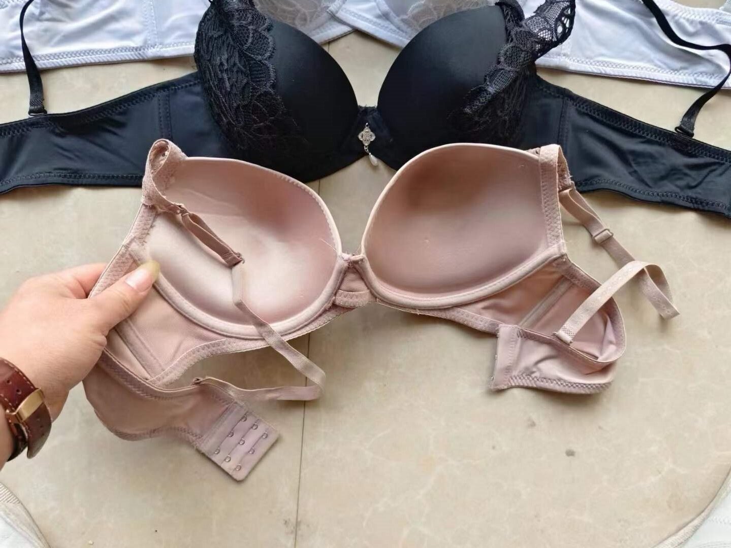 Comercio exterior nueva ropa interior de mujer soltera extranjera europea y americana sujetador de encaje cómodo con anillo de acero sujetador de esponja gruesa fábrica al por mayor