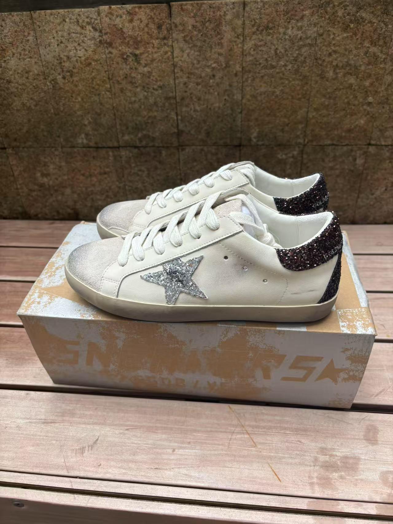 Corea del Sur viejos estrellas pequeños zapatos sucios hombres y mujeres con el mismo estilo retro casual deportes pequeños zapatos blancos 2025 nuevos zapatos sucios