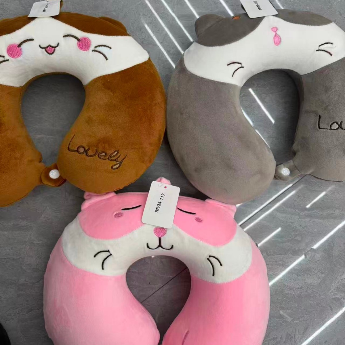Almohada en forma de U al por mayor transfronteriza de algodón de memoria doble pico desmontable una variedad de almohada de siesta en avión almohada portátil de protección del cuello almohada