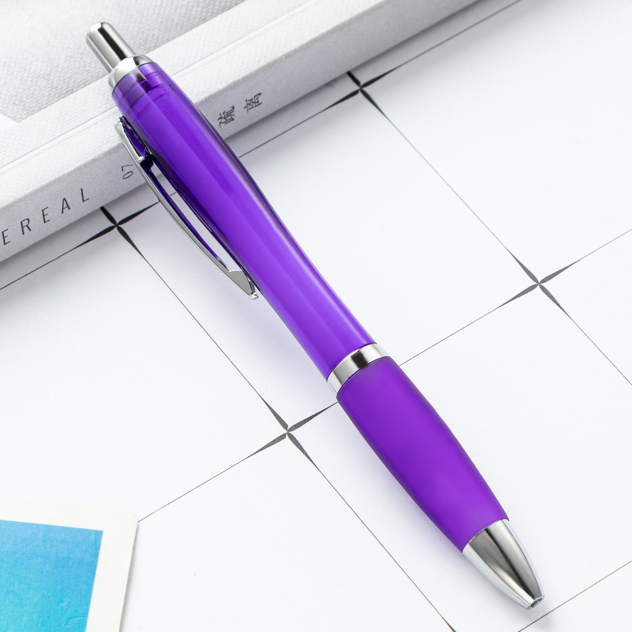 Bolígrafos de colores tipo calabaza, clic suave, imprimibles con logo, ideales para publicidad.