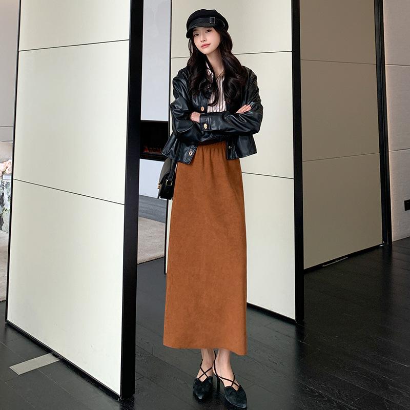 メイラードサンセットスカート2025秋冬新作ベルベット厚みのあるスリットヒップスカートドレープミドル丈スカート女性用