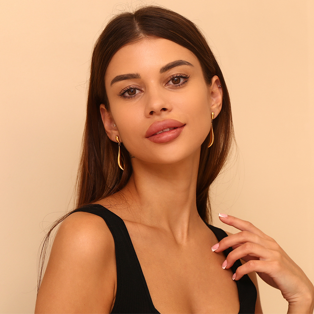 Model Show Stitching Water Drop Stainless Steel Earrings