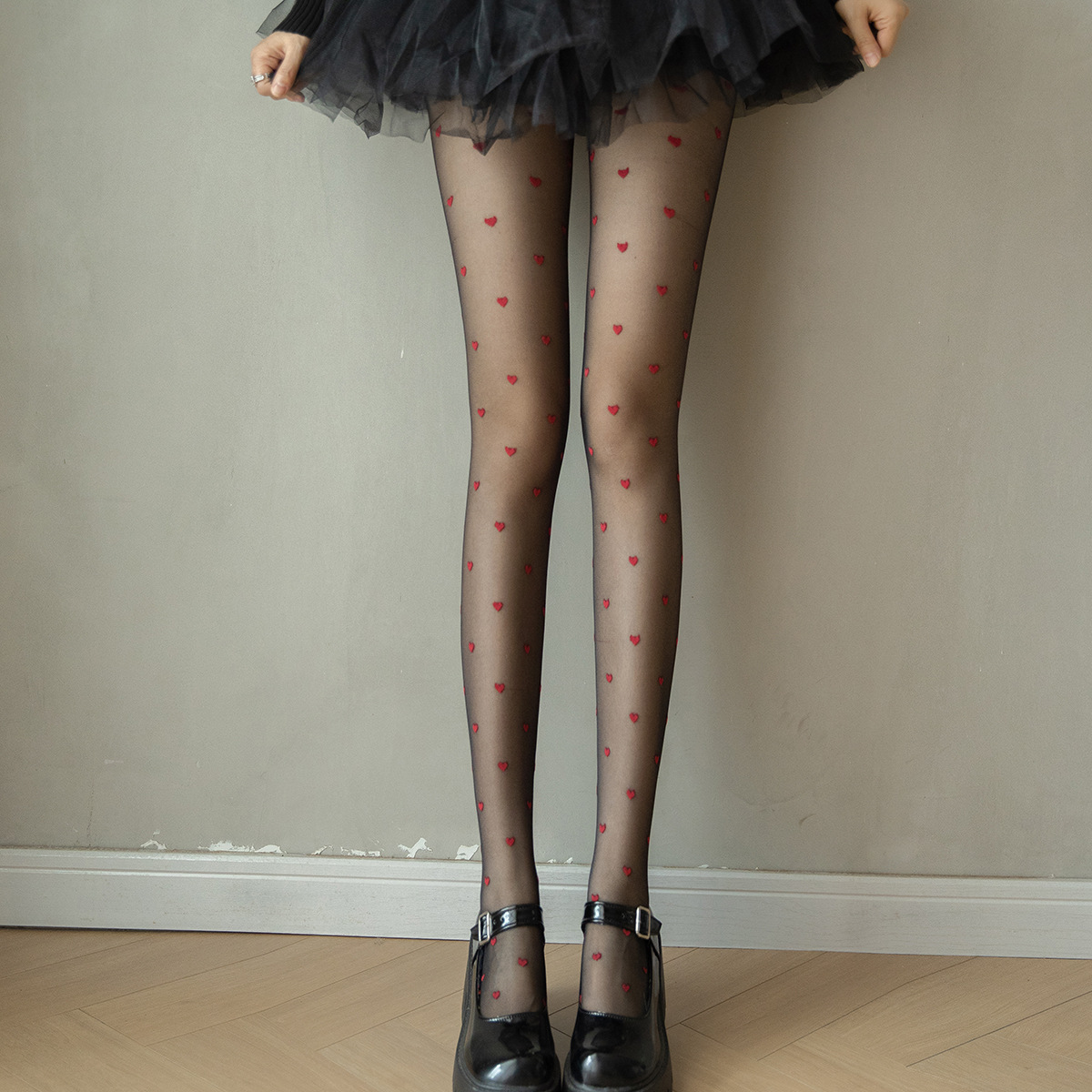 2022 Venta caliente rojo pequeño amor jacquard corazón envuelto medias sexy pierna adelgazante transparente negro pantimedias