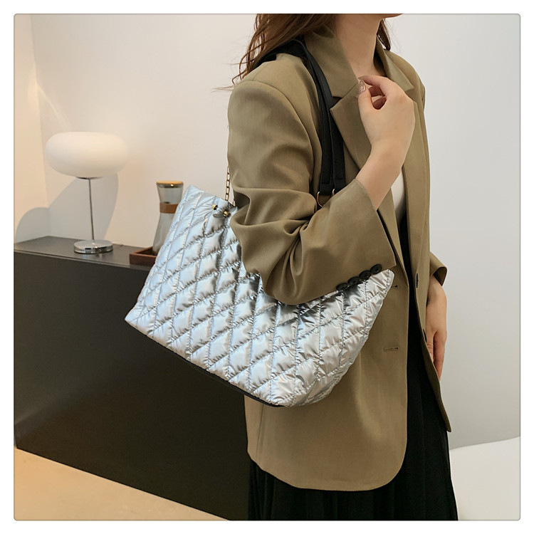 Large capacity tote for women 2024 new diamond grid shoulder women's cotton clothing bag, fashionable and trendy work_voghion.com