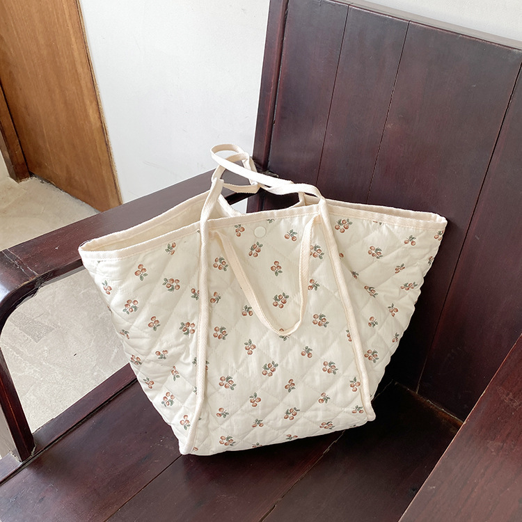 Soft capacious handheld one-shoulder bag to go out