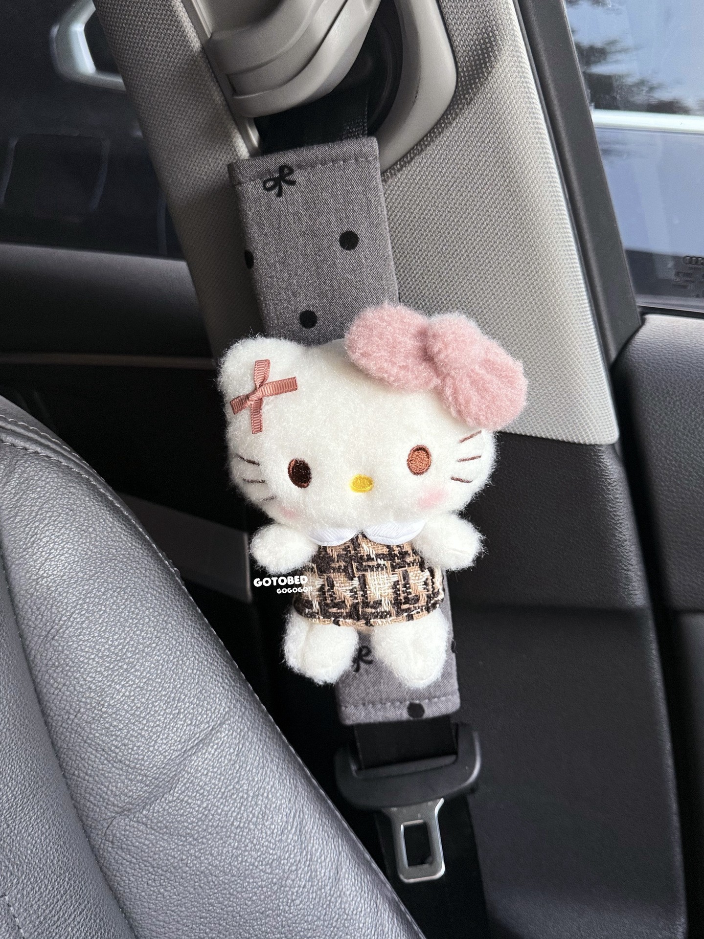 Car Seatbelt Shoulder Pads Are Comfortable and Breathable for Long-Distance Use, Providing Protection for the Shoulders and Neck, and Are an Essential Car Accessory